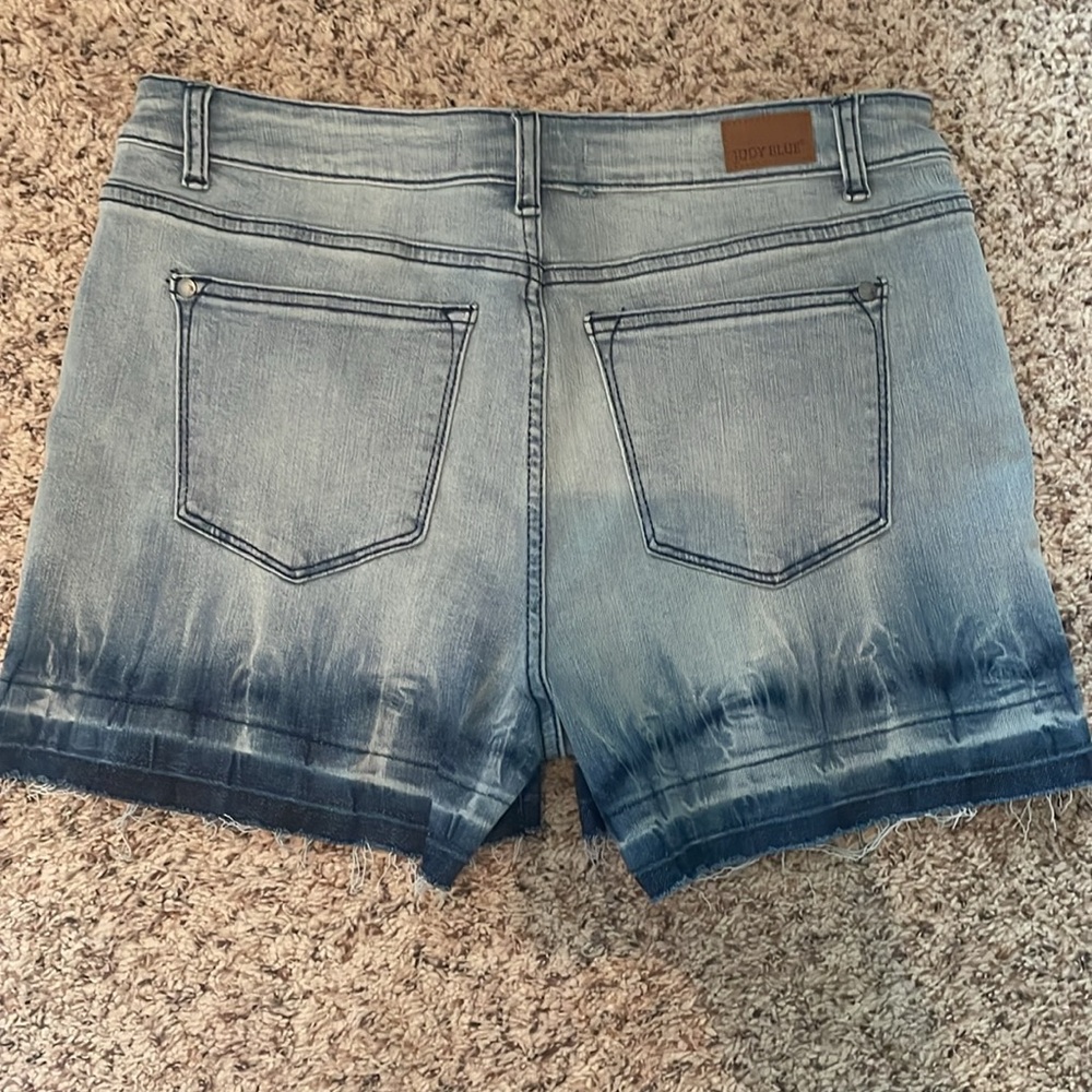 Judy Blue Jean Shorts with Ombré Effect Sz XL frayed hem - Picture 2 of 7
